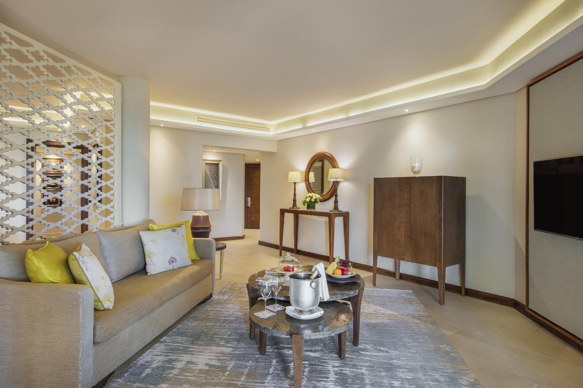 Royal Palm Beachcomber Luxury Grand Baie Exterior foto